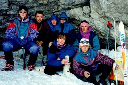 Raziskovalna ekipa na Kaninu, 1995. Foto Mihael Rukše. Raziskovalna ekipa na Kaninu, 1995. Foto Mihael Rukše.