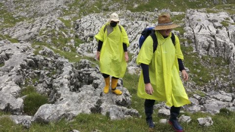 Uroš in Črt iz terenske akcije (Anže Tomšič).